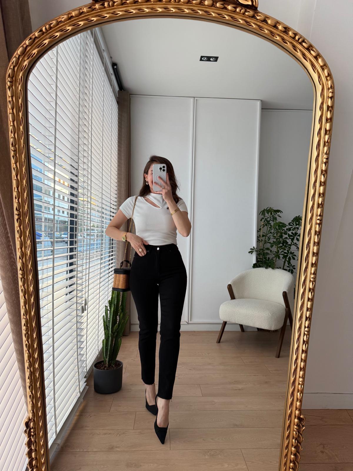Siyah Yüksek Bel Full Likralı Paçası Kesik Mom Jean 0764