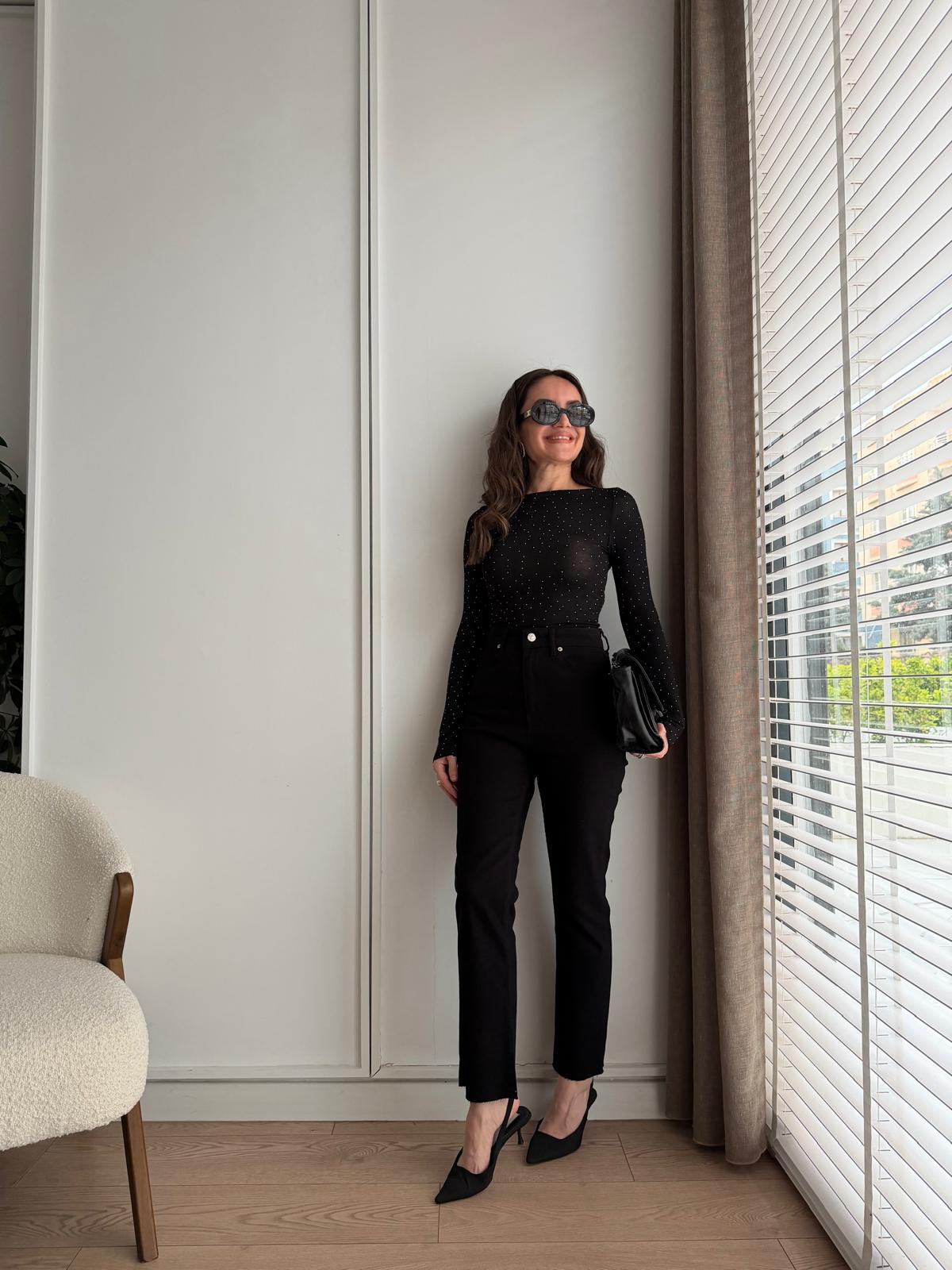Siyah Yüksek Bel Paçası Kesik Mom Jean 0520