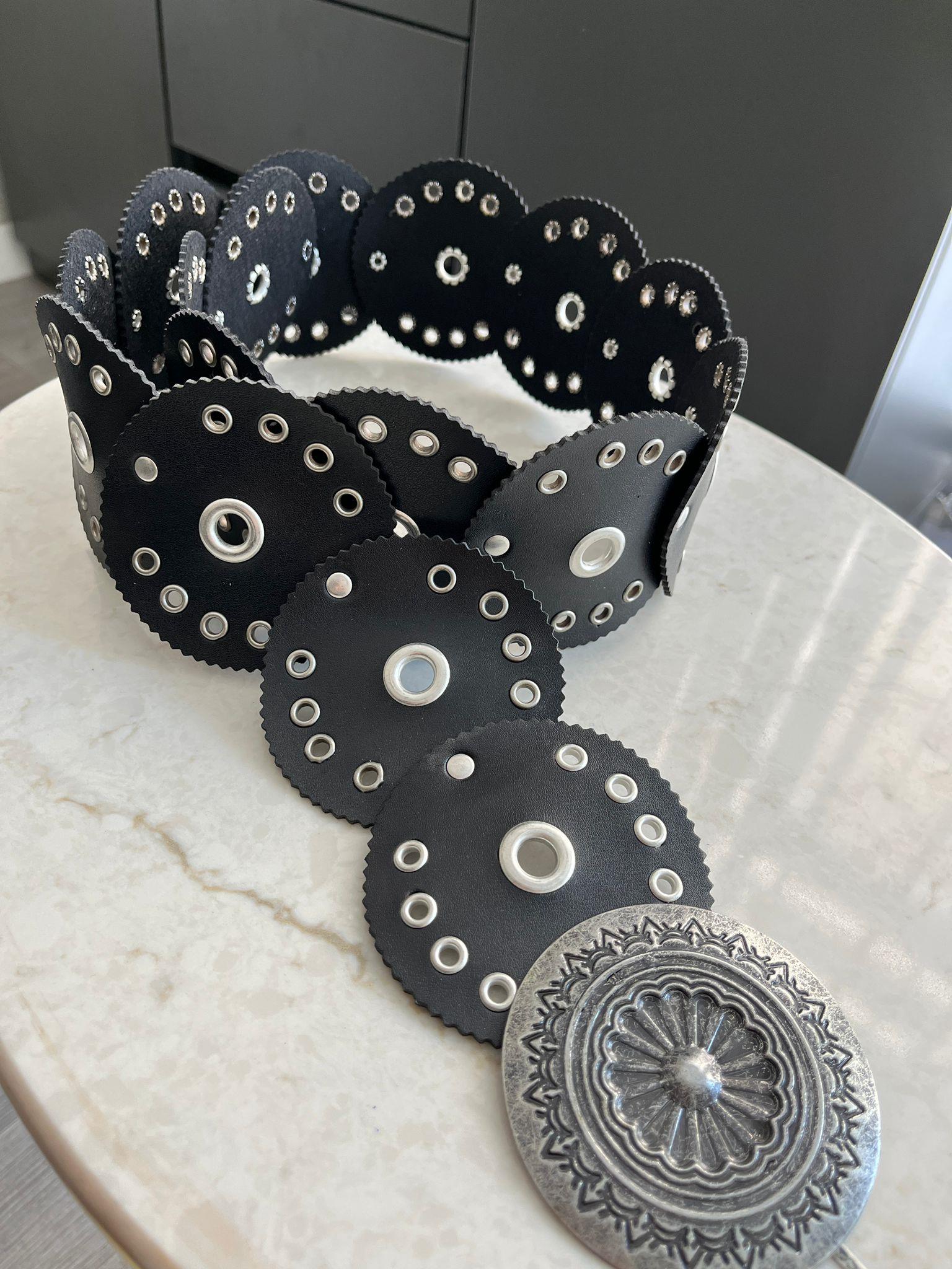 Siyah Zımbalı Deri Kemer SB69