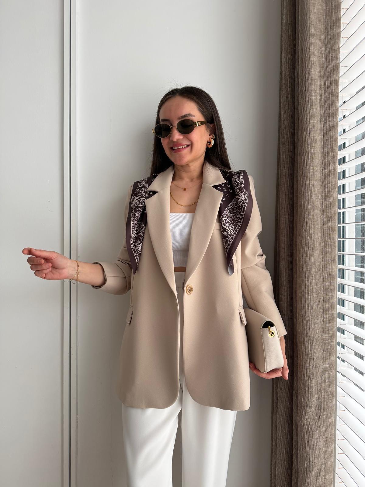 Taş Fular Detaylı Vatkalı Blazer Ceket 7665