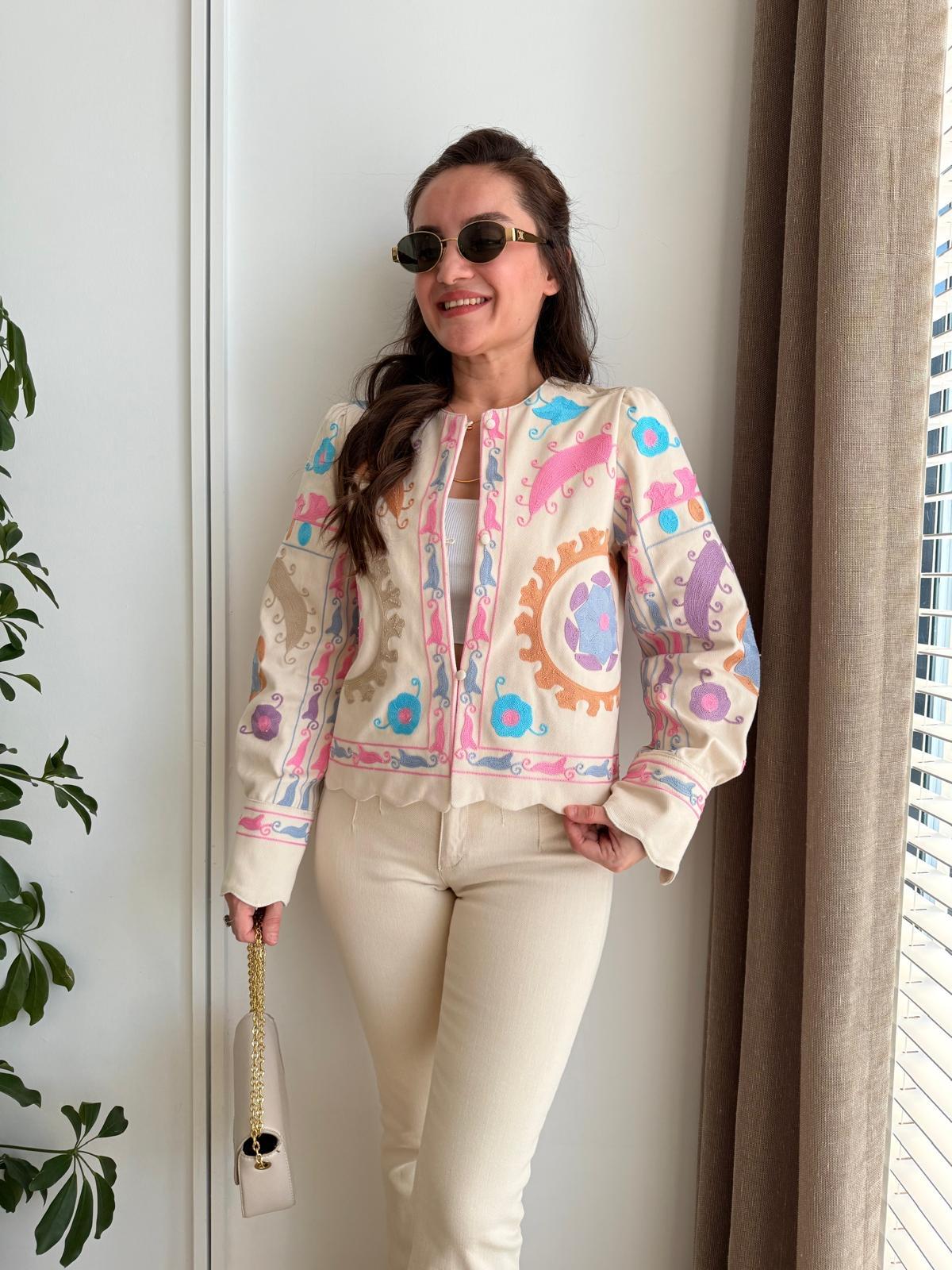 Taş Renkli Nakış İşlemeli Tasarım Gabardin Ceket 36192