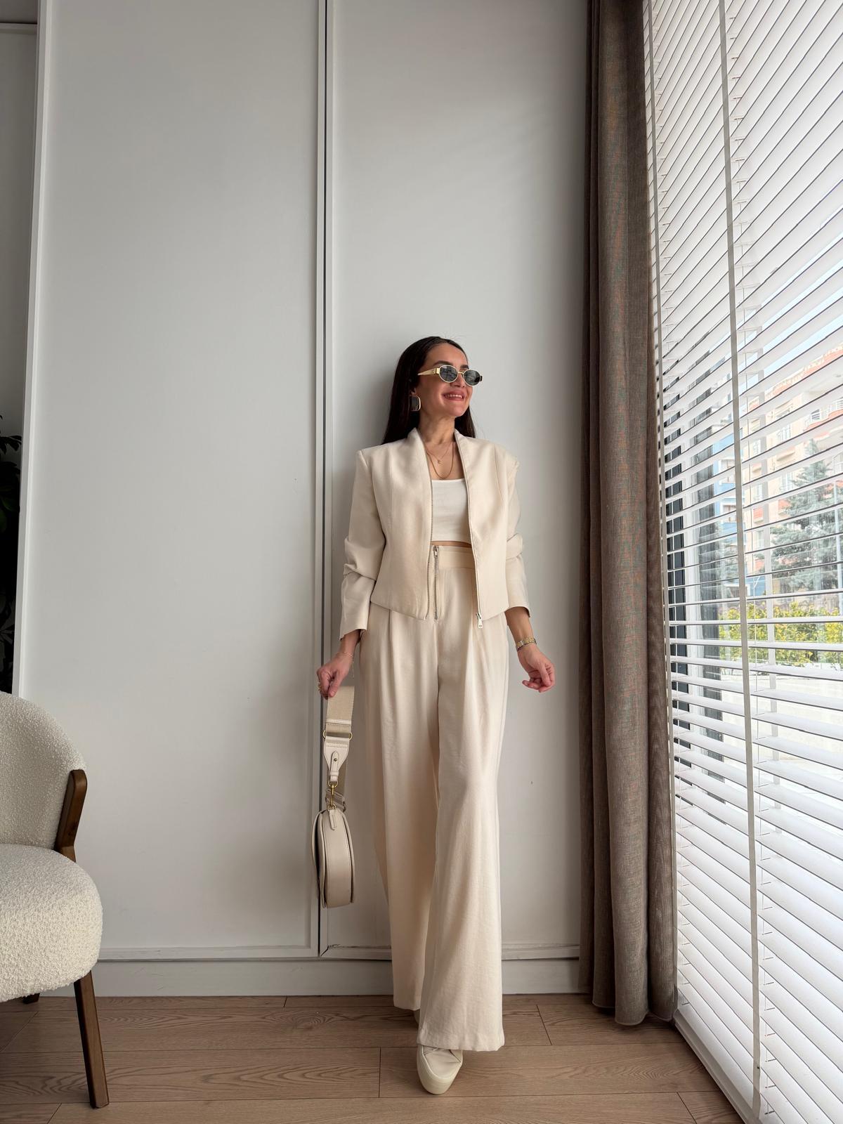 Taş Vatkalı Zincirli Kısa Ceket Pantolon Takım 7160