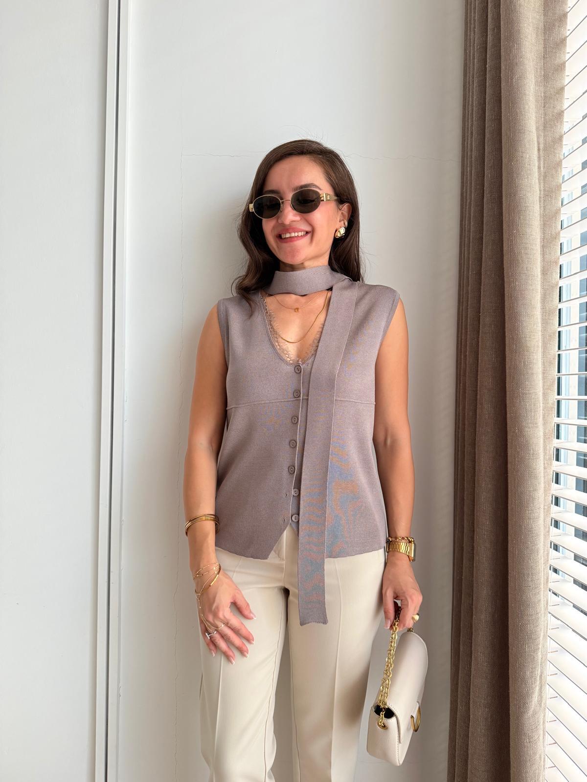 Vizon V Yaka Dantel Detaylı Yelek 251002