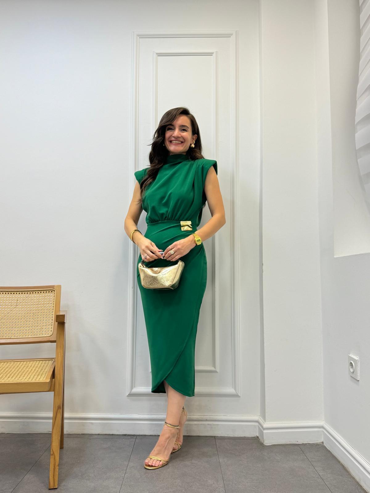 Yeşil Gold Broşlu Omuz Vatkalı Elbise 4409