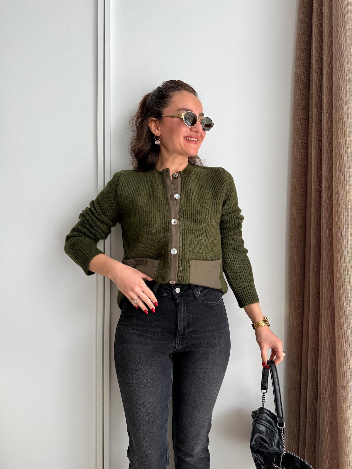 Yeşil Kumaş Cepli Triko Hırka 241086