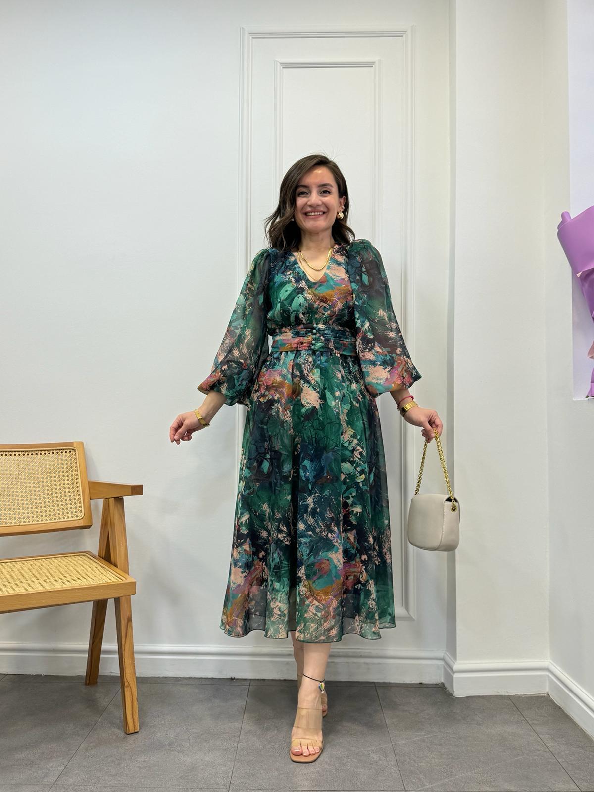 Zümrütyeşili V Yaka Ebruli Desenli Kuşaklı Elbise 3410