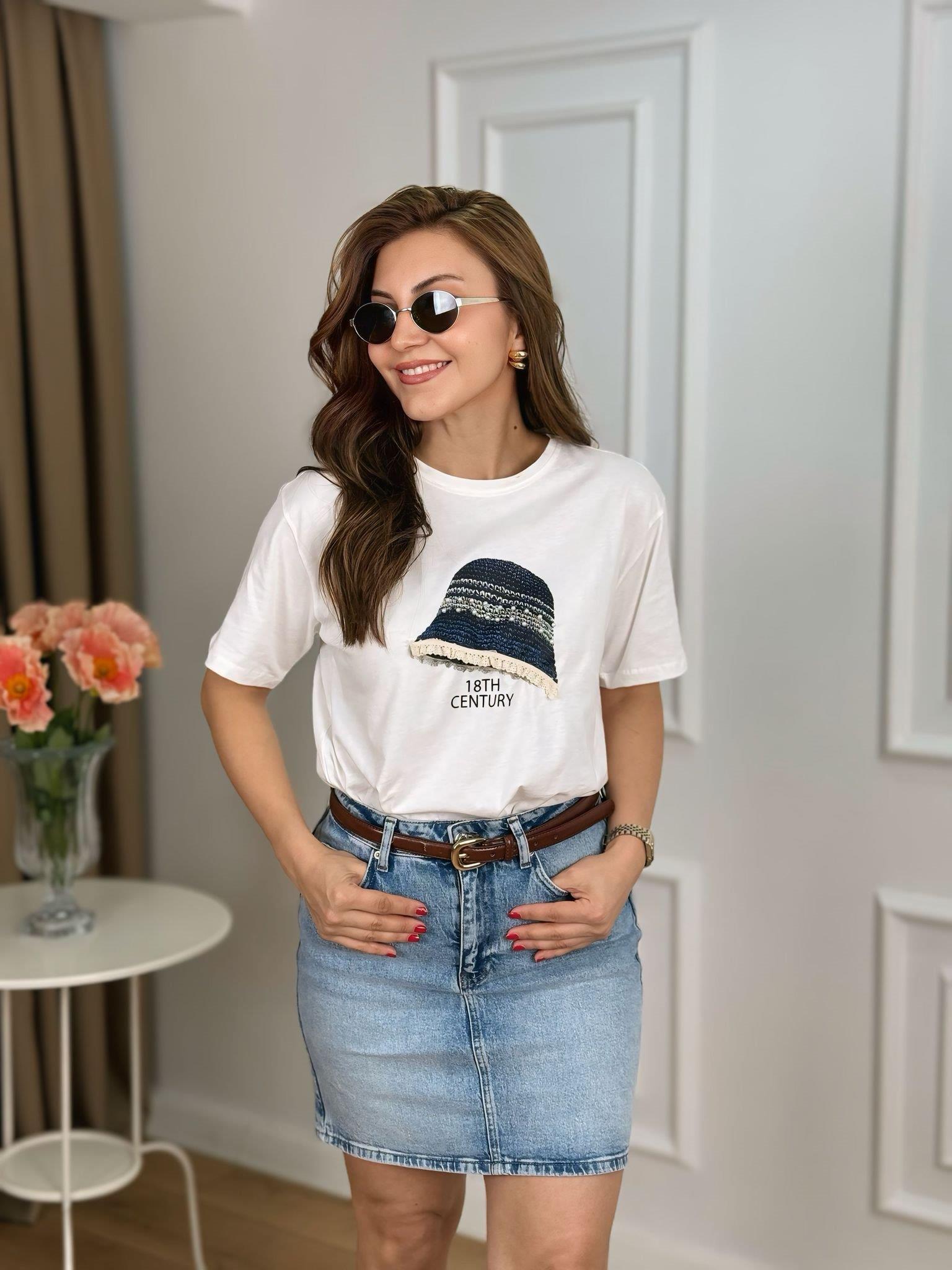 Beyaz Bisiklet Yaka Desenli Nakışlı Tshirt 29523
