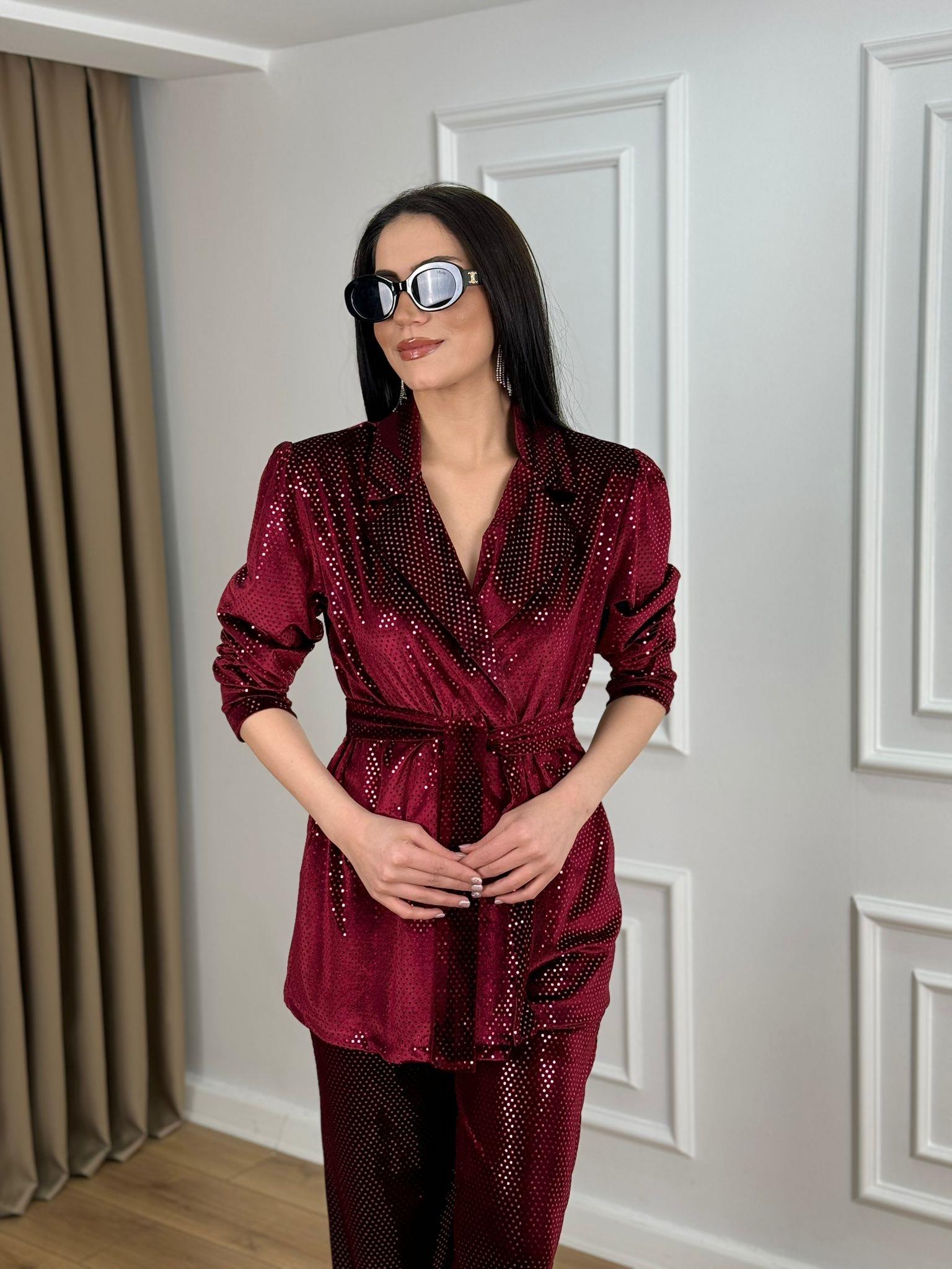 Bordo Omzu Vatkalı Kuşaklı Payetli Ceket Pantolon Takım 556