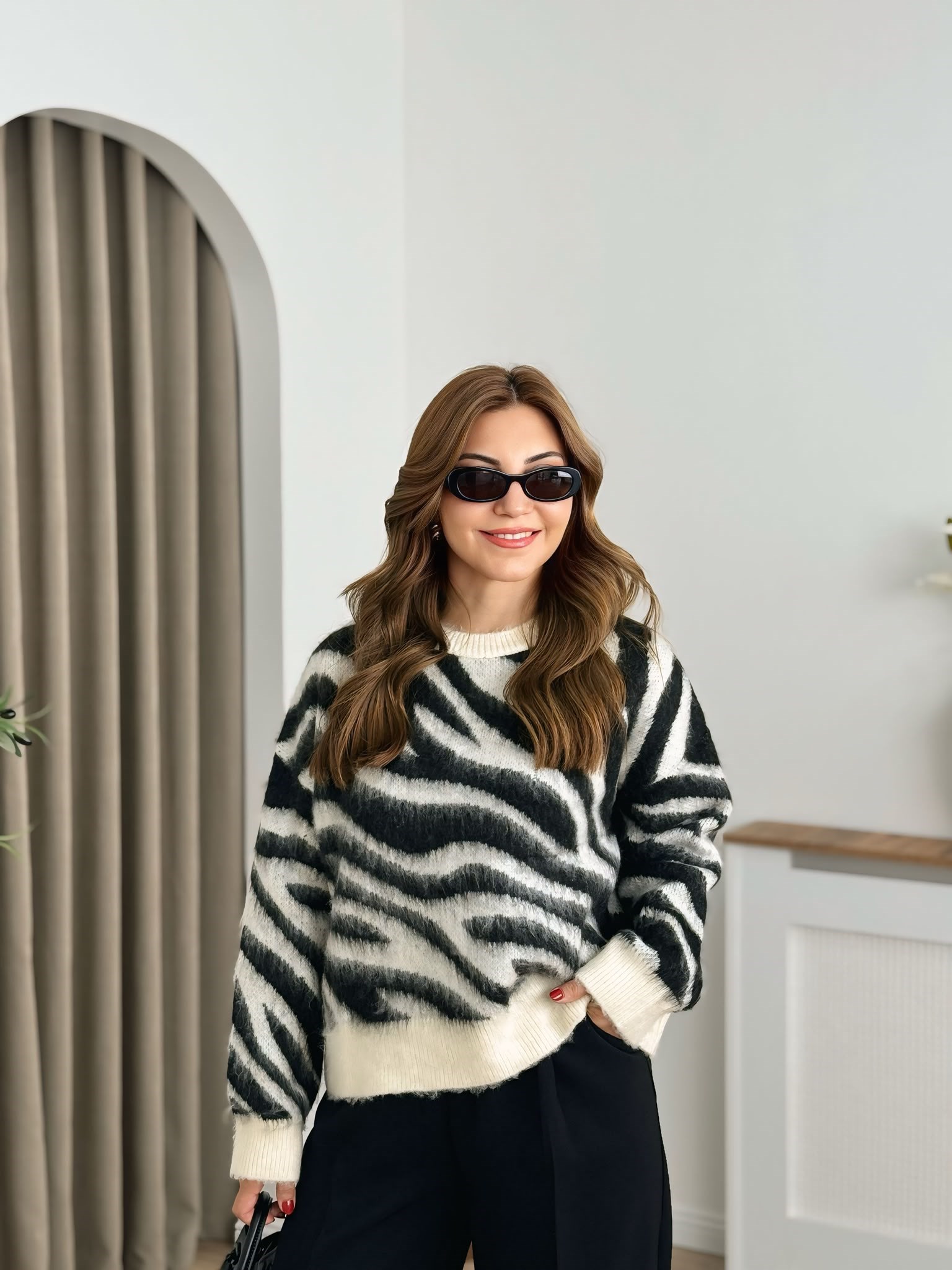 Ekru-Siyah Bisiklet Yaka Zebra Desenli Triko 5569