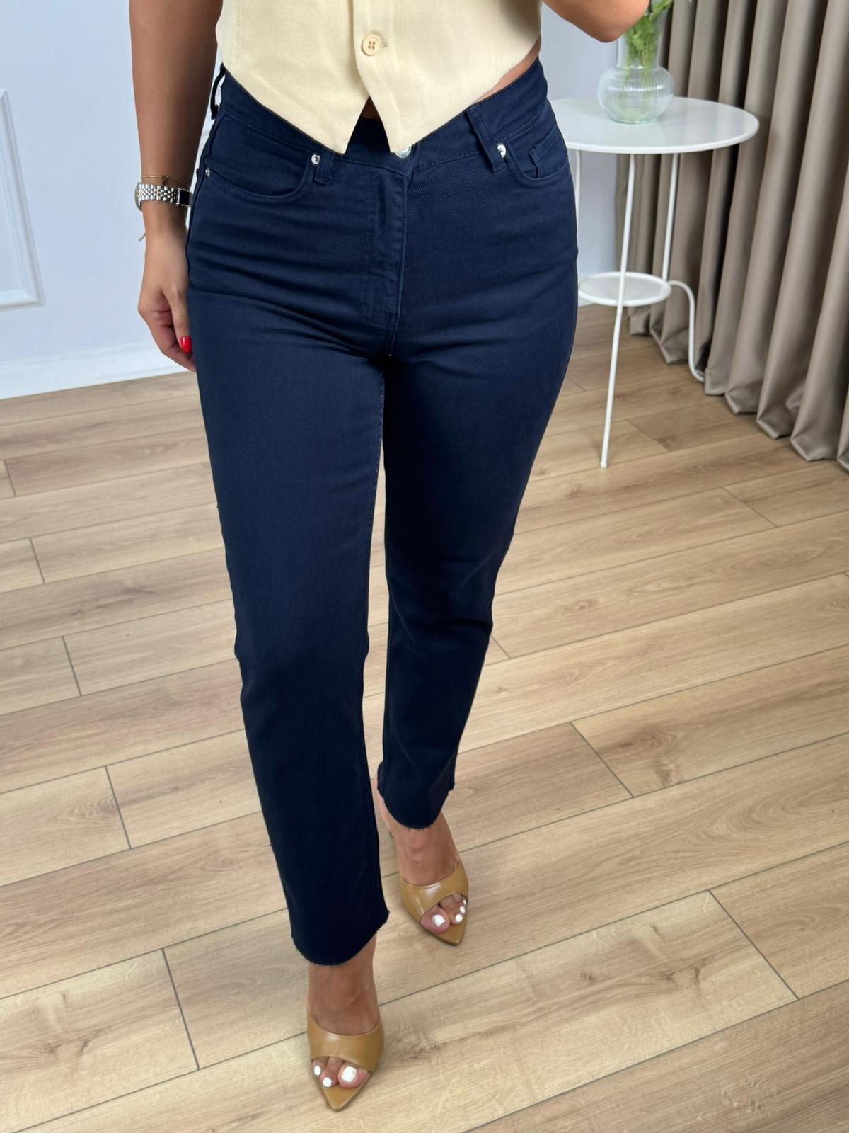 Koyu Lacivert Yüksek Bel Likralı Toparlayıcı Paçası Kesik Fit Mom Jean 764