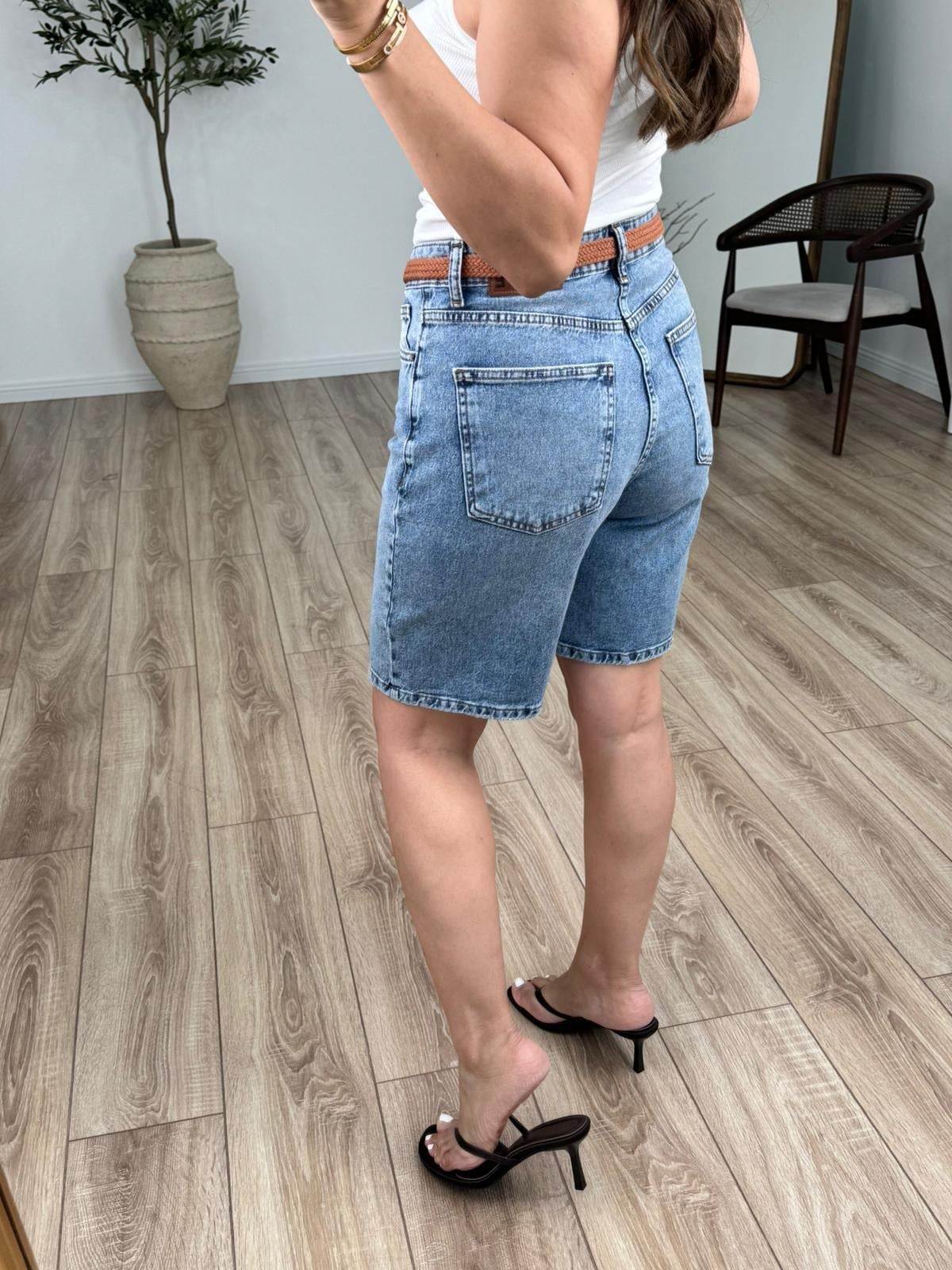 Mavi Yüksek Bel Hafif Likralı %99 Pamuk Denim Orta Boy Kot Şort 2030