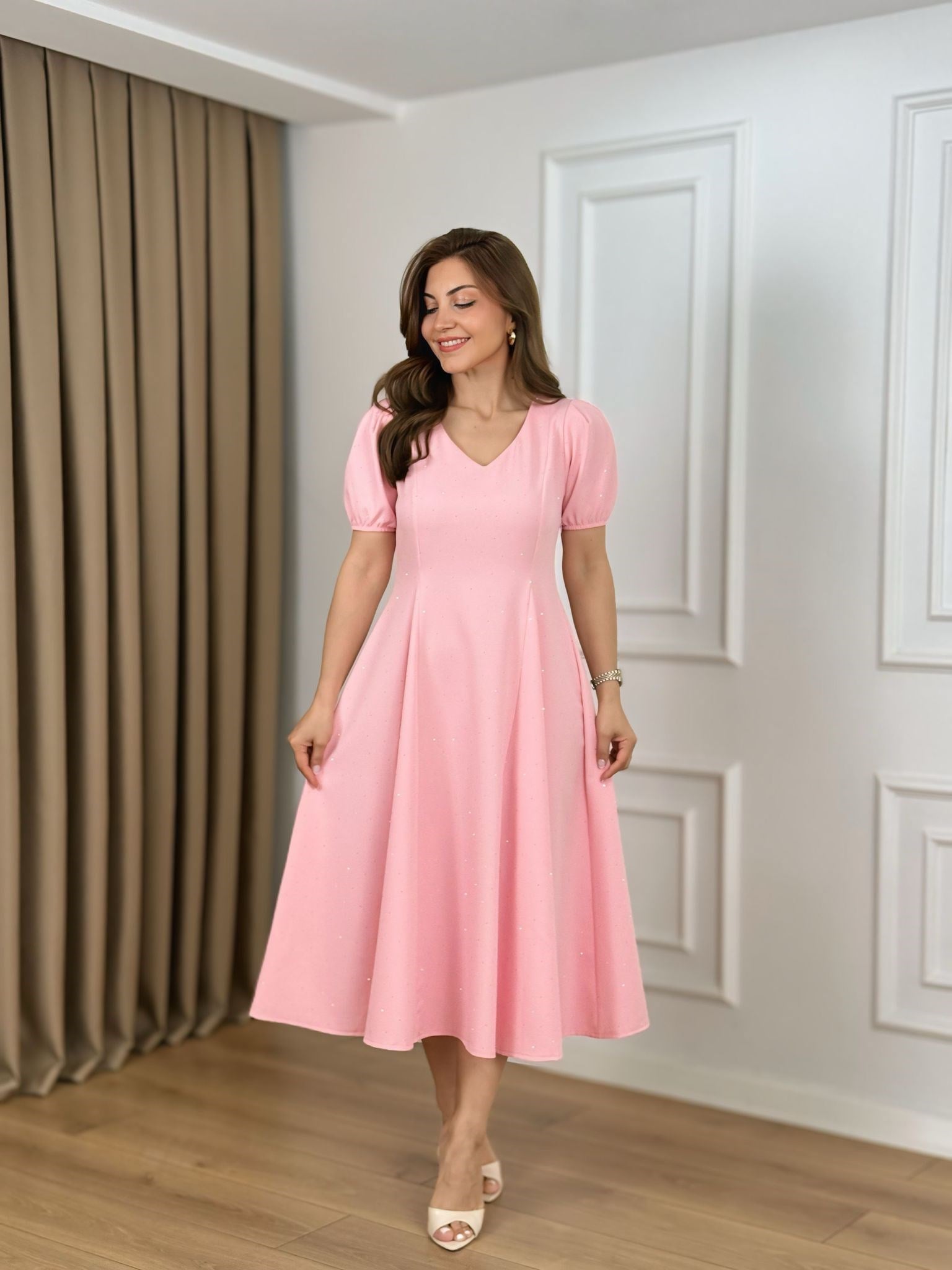 Pembe V Yaka Kolları Lastikli Taşlı Atlas Kumaş Elbise 262778