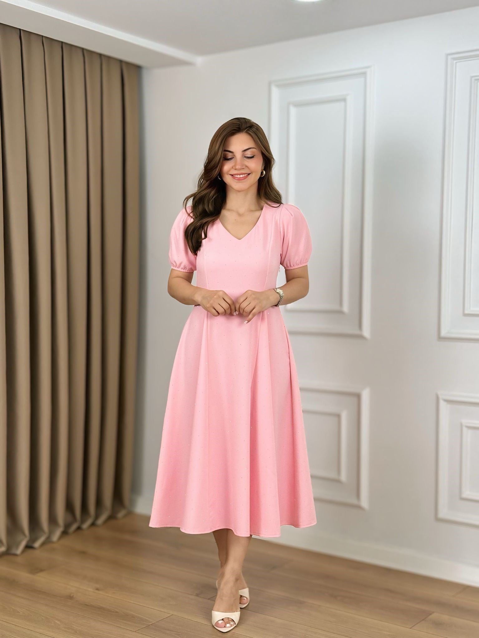 Pembe V Yaka Kolları Lastikli Taşlı Atlas Kumaş Elbise 262778