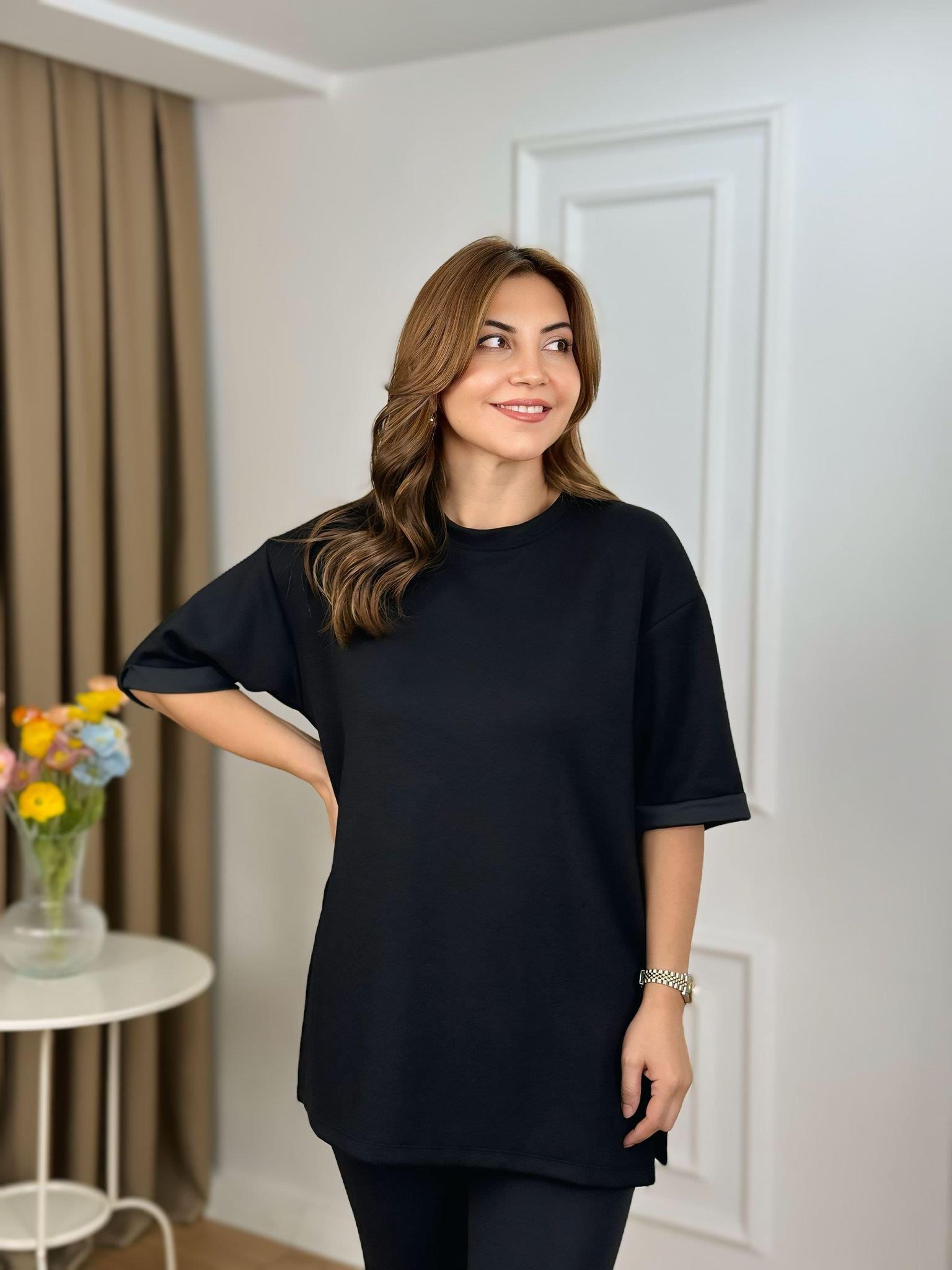 Siyah Bisiklet Yaka Double Kol Yandan Yırtmaçlı Modal Kumaş Tshirt 26131