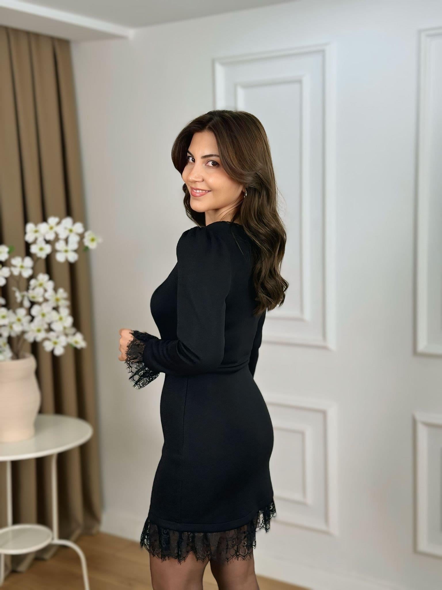 Siyah Kare Yaka Dantel Detaylı Örme Elbise 262714