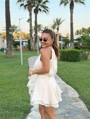 Bej Halter Yaka İnci Detaylı Astarlı Volanlı Mini Elbise 4359