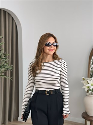 Ekru-Siyah Kayık Yaka Çizgili Modal Kumaş Bluz 1002