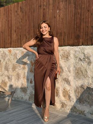 Kahve Sıfır Kol Yandan Fermuarlı  Saten Elbise 2522