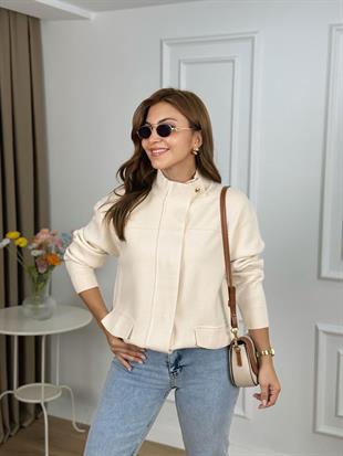 Krem Dik Yaka Gold Düğmeli Cep Detaylı Altı Büzgülü Triko Ceket 145309