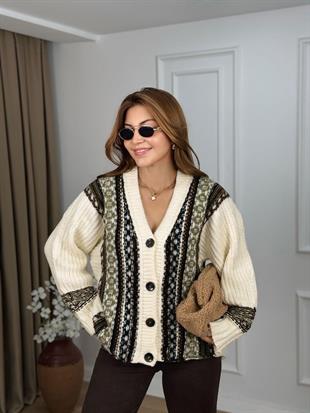 Krem V Yaka Düğmeli Desenli Hırka 5051