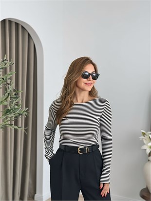 Siyah-Ekru Kayık Yaka Çizgili Modal Kumaş Bluz 1002