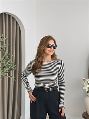 Siyah-Ekru Kayık Yaka Çizgili Modal Kumaş Bluz 1002