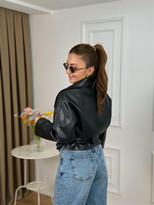 Siyah Tasarım Geniş Yakalı Astarlı Deri Ceket 251010