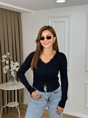 Siyah V Yaka Güpür Detaylı Uzun Kol Bluz 2546