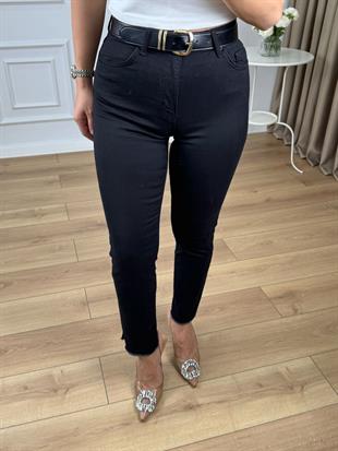 Siyah Yüksek Bel Likralı Paçası Kesik Ve Yırtmaçlı Jean 7413