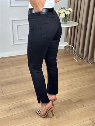 Siyah Yüksek Bel Likralı Paçası Kesik Ve Yırtmaçlı Jean 7413