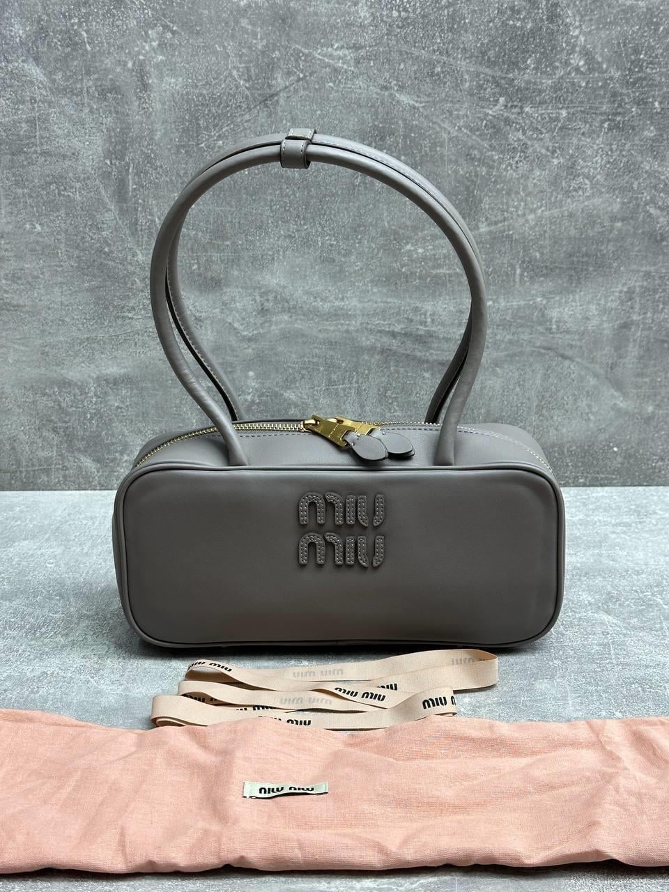 MİU MİU GRİ ÇANTA