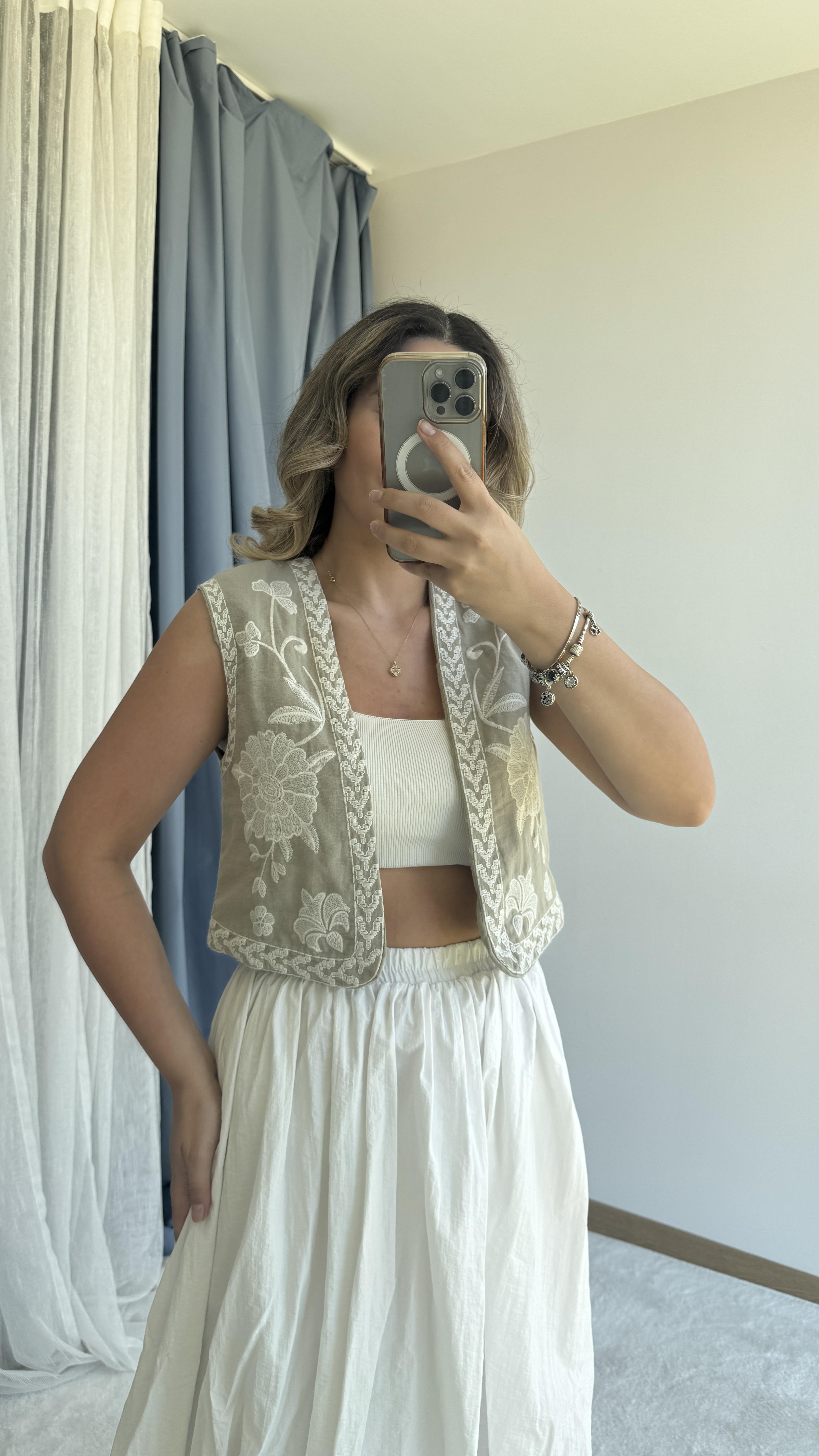 NAKIŞ İŞLEMELİ YELEK