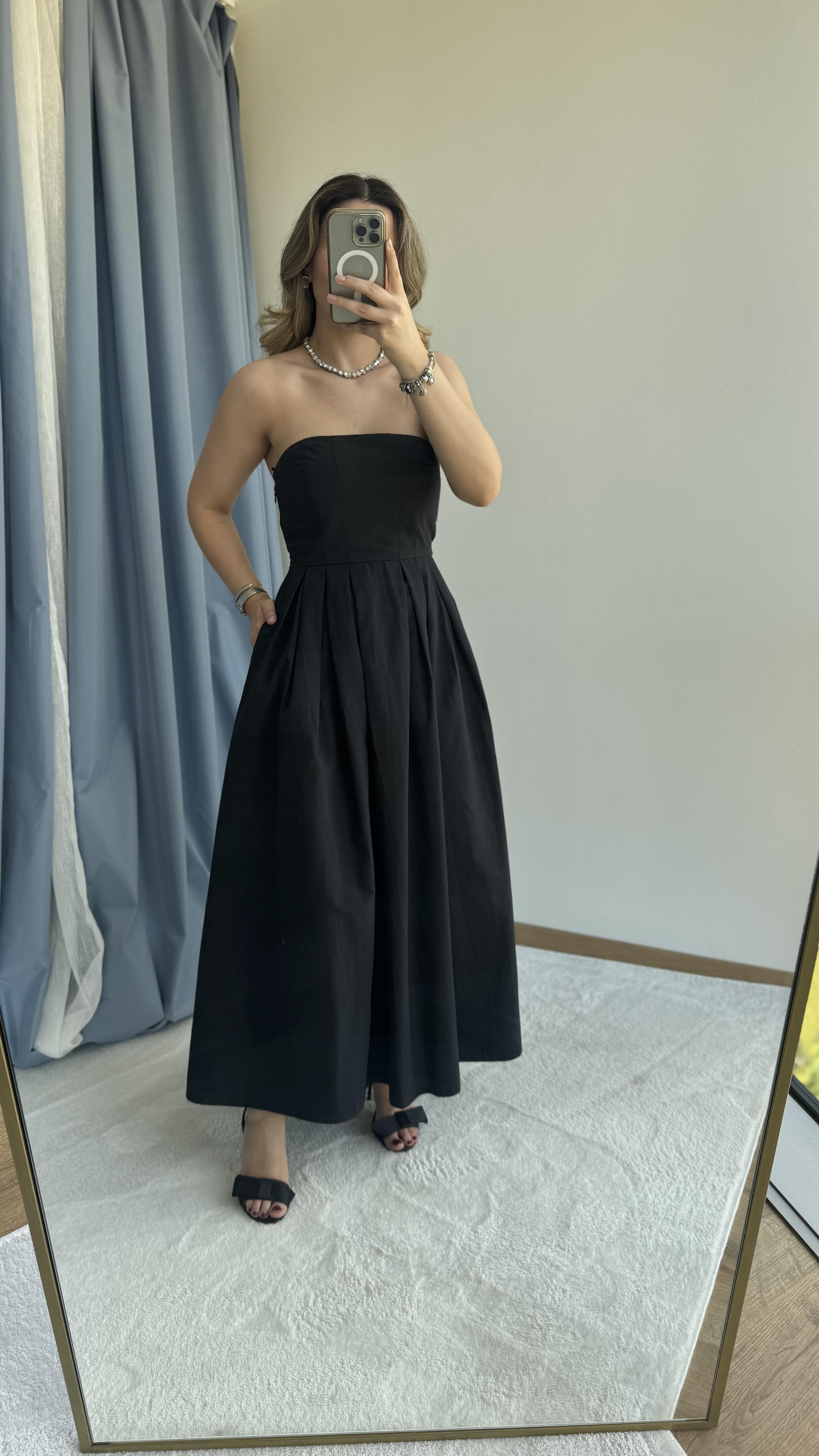 STRAPLEZ SİYAH MIDI BOY ELBİSE