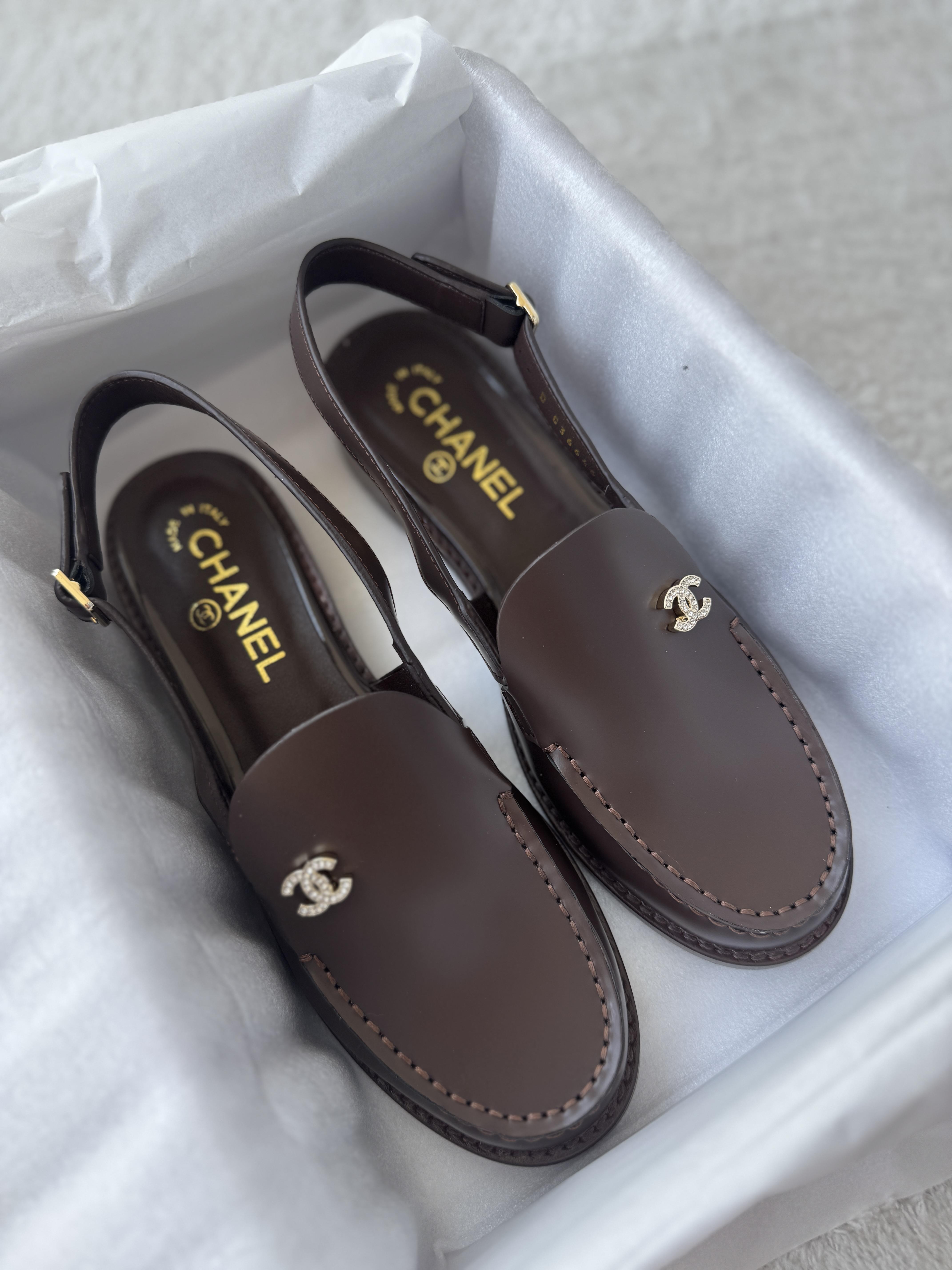 CHNL KAHVE DERİ SANDALET 