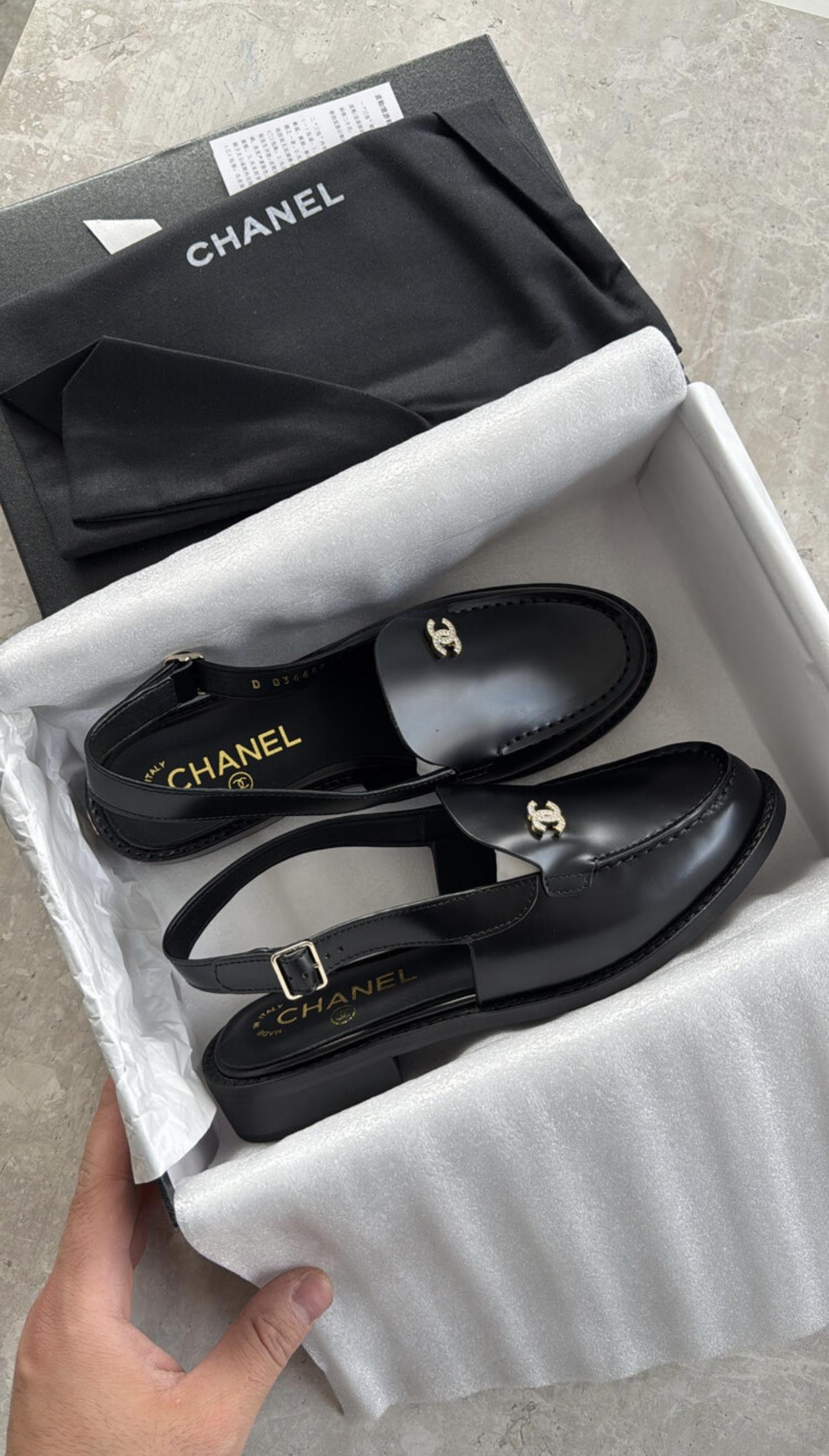 CHNL SİYAH DERİ SANDALET