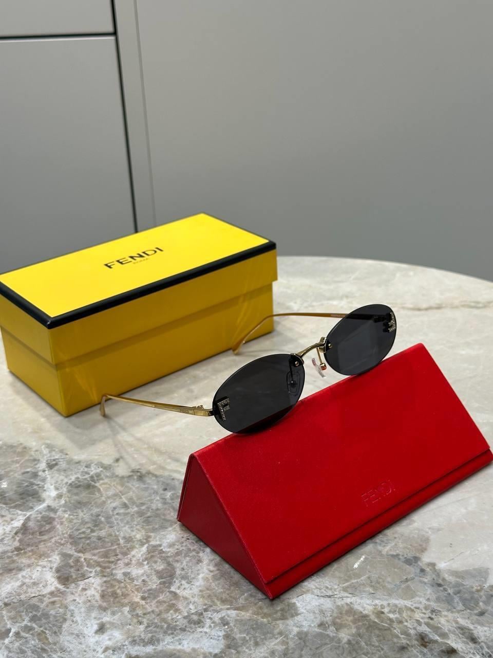 F SİYAH CAM GÖZLÜK