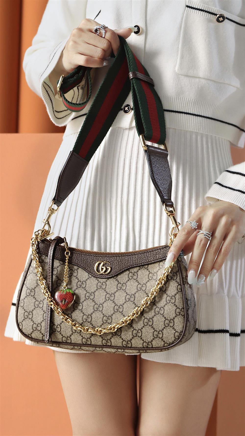 GG DESENLİ MİNİ ÇANTA