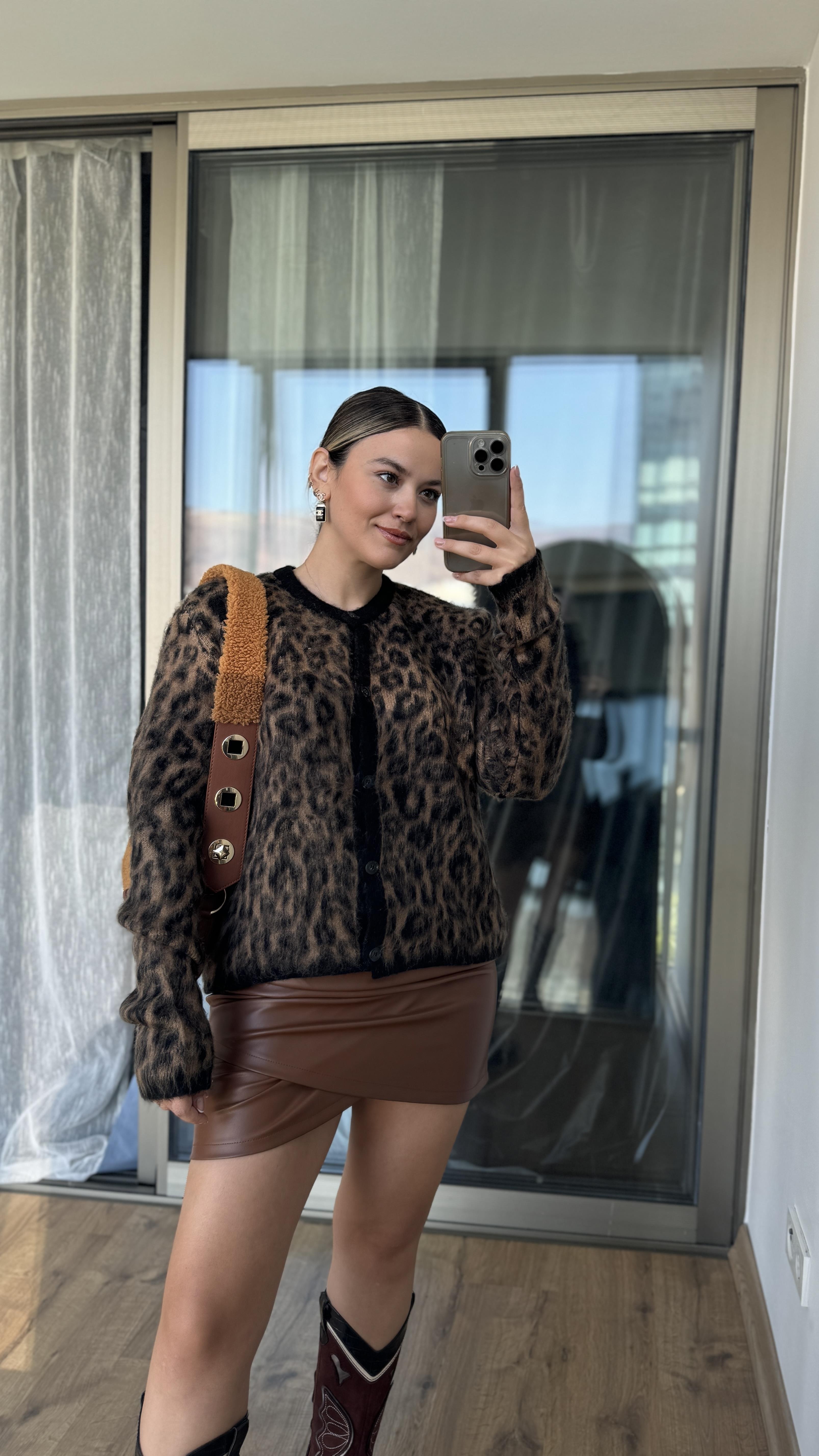 LEOPAR DESENLİ YÜN HIRKA