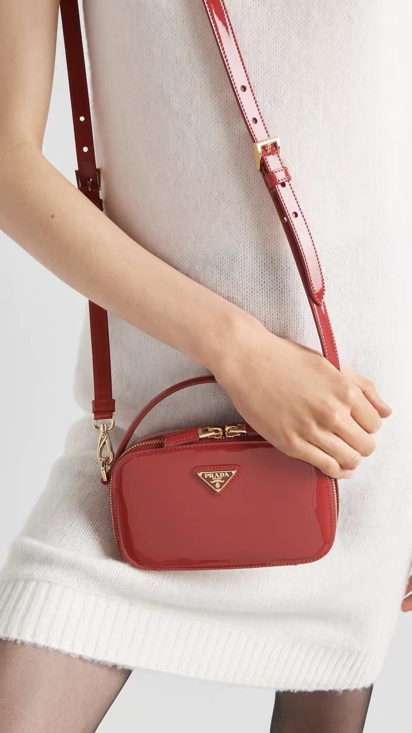 PRADA KIRMIZI RUGAN ÇANTA