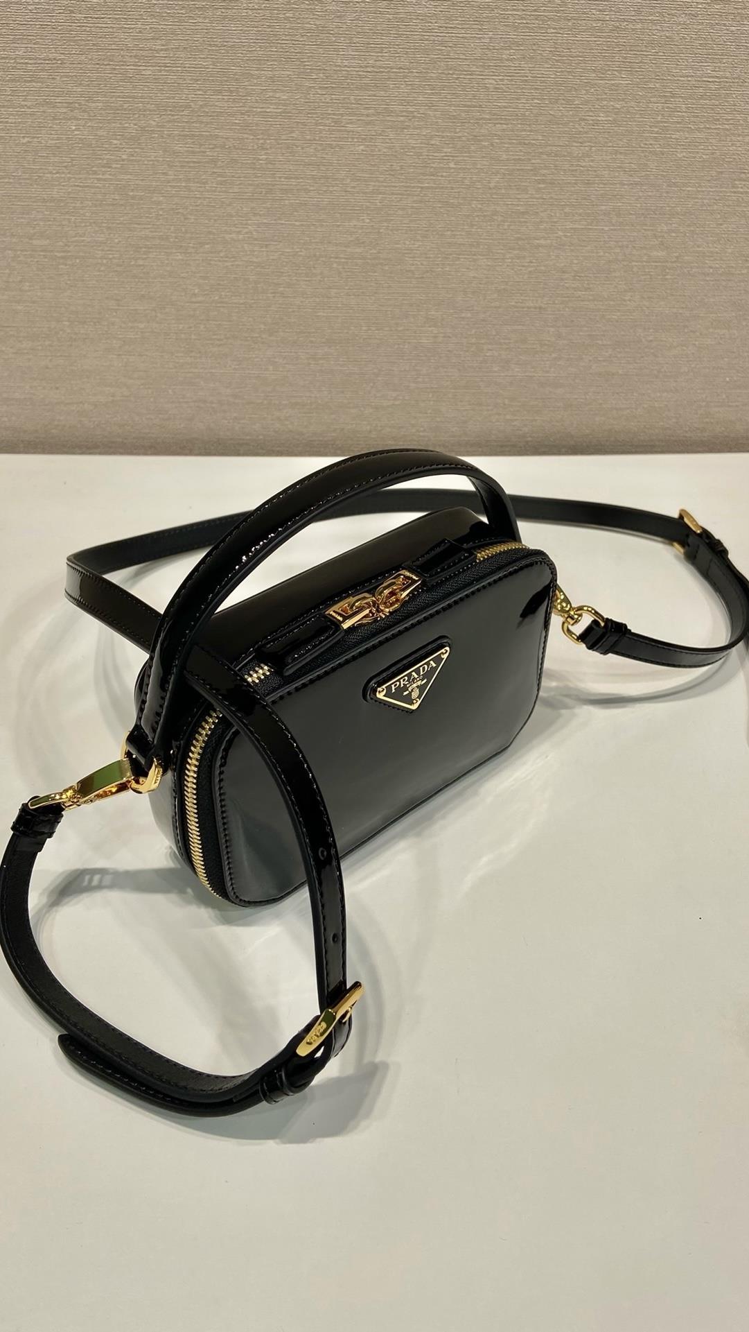 PRDA SİYAH RUGAN ÇANTA