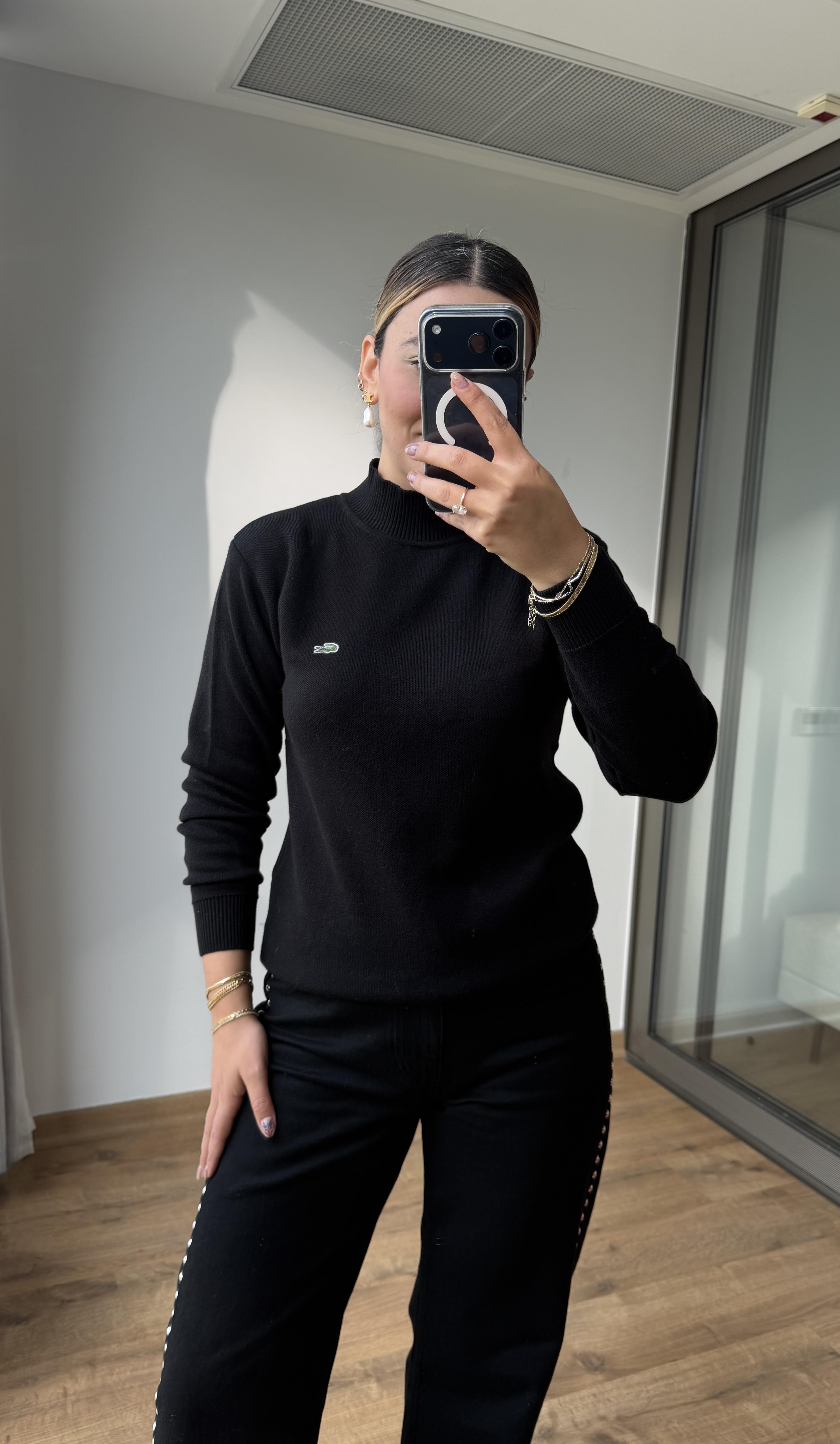 SİYAH DİK YAKA KAZAK