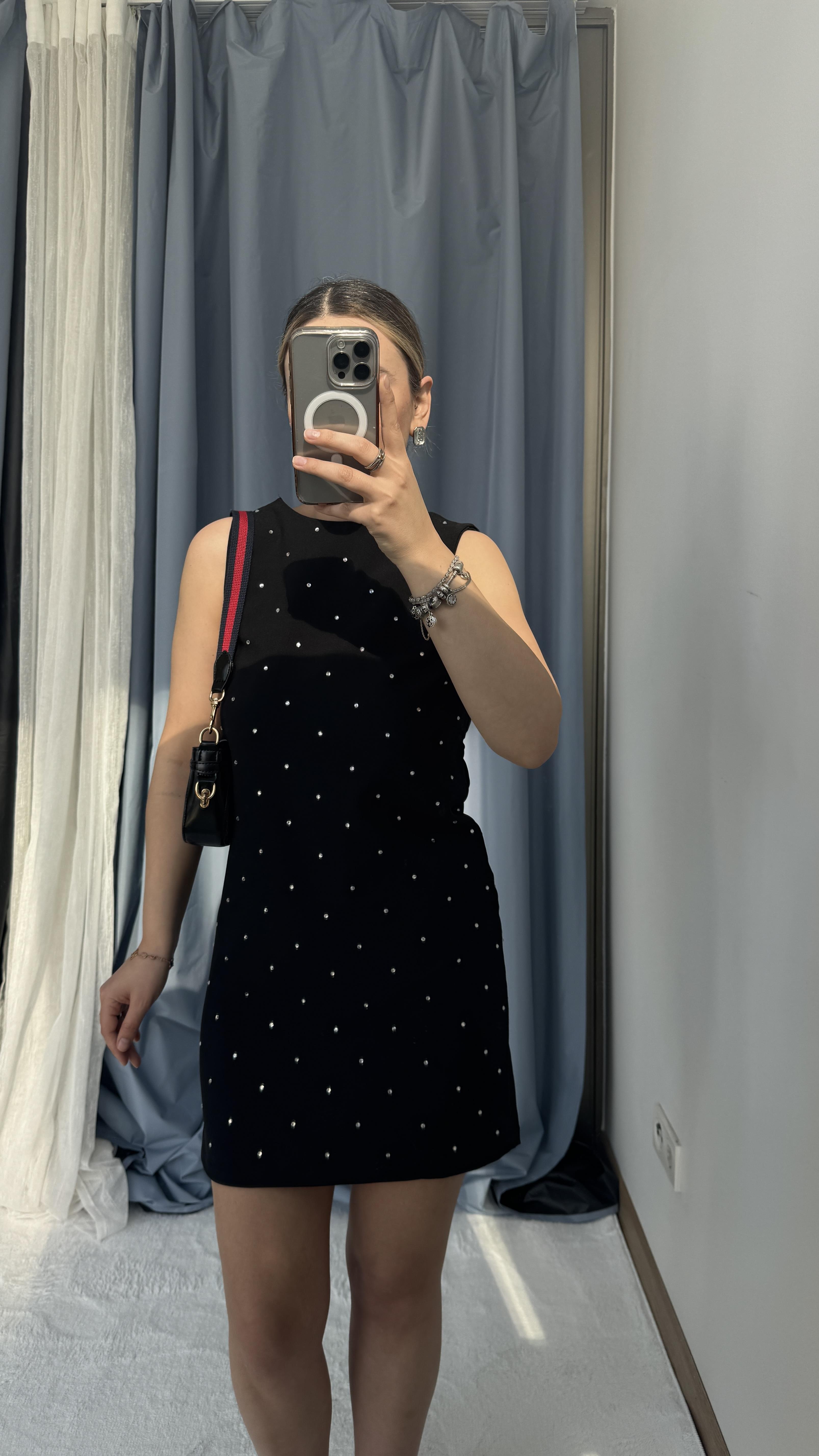 SİYAH TAŞ İŞLEME SIRT DEKOLTE ELBİSE