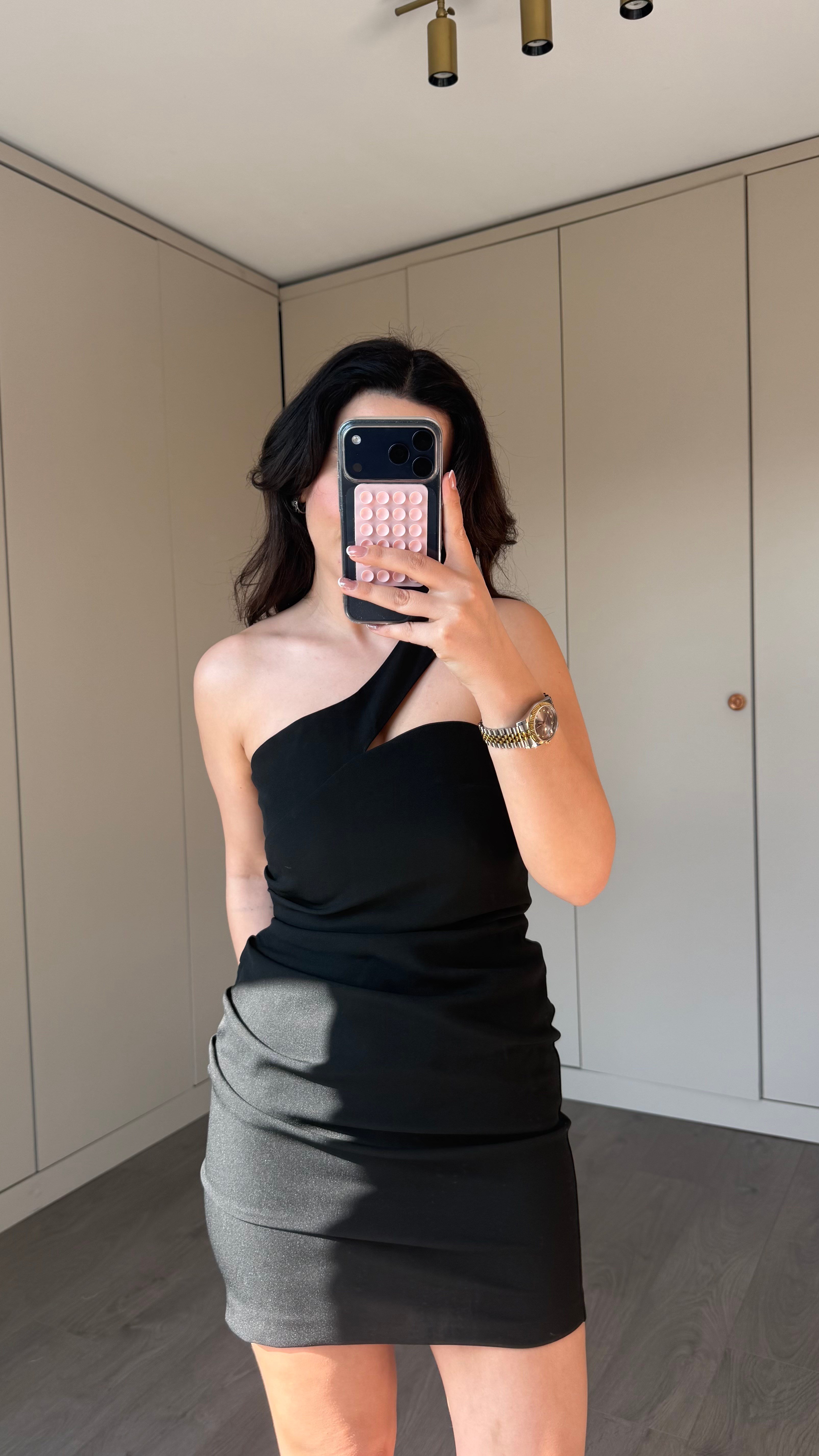 SİYAH YAKA DETAY DRAPE ELBİSE