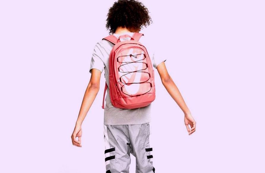 Nike Okul Çantaları İle Stilini De Beraberinde Taşı
