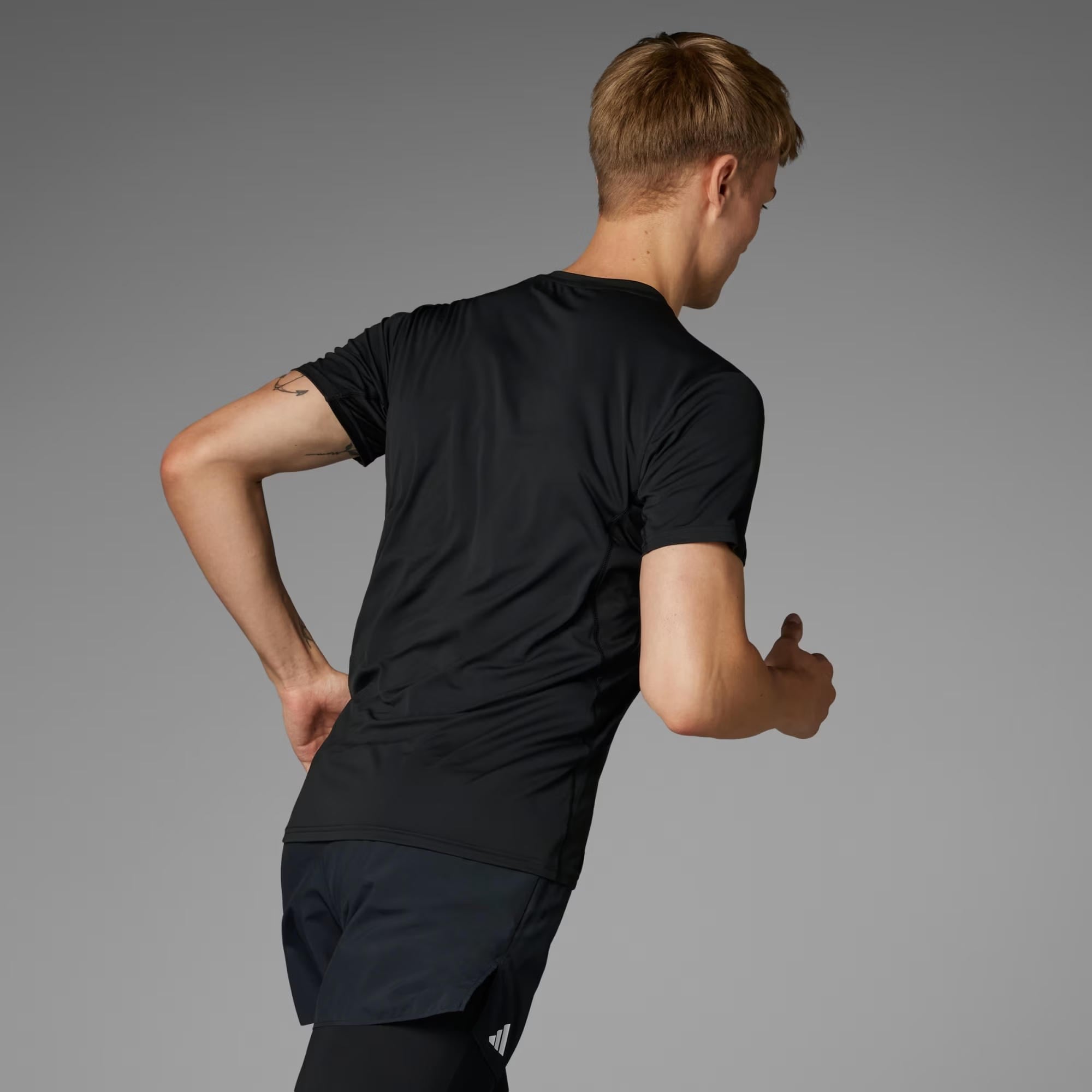 adidas Adizero Essentials Erkek Tişört