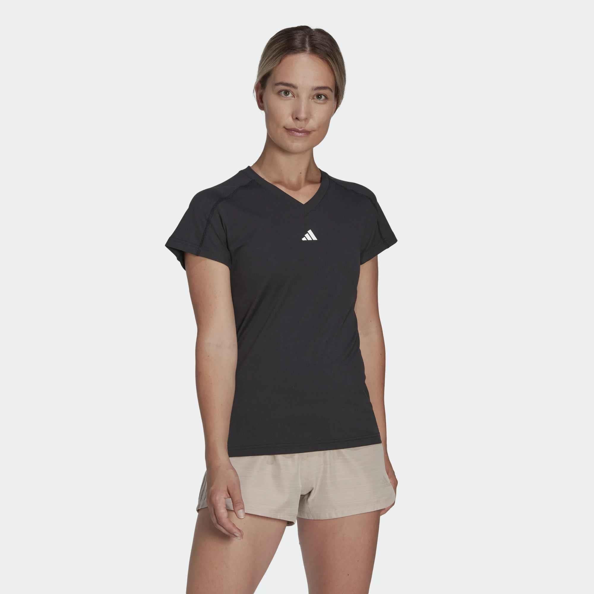 adidas Aeroready Train Essentials Minimal Branding Kadın Tişört