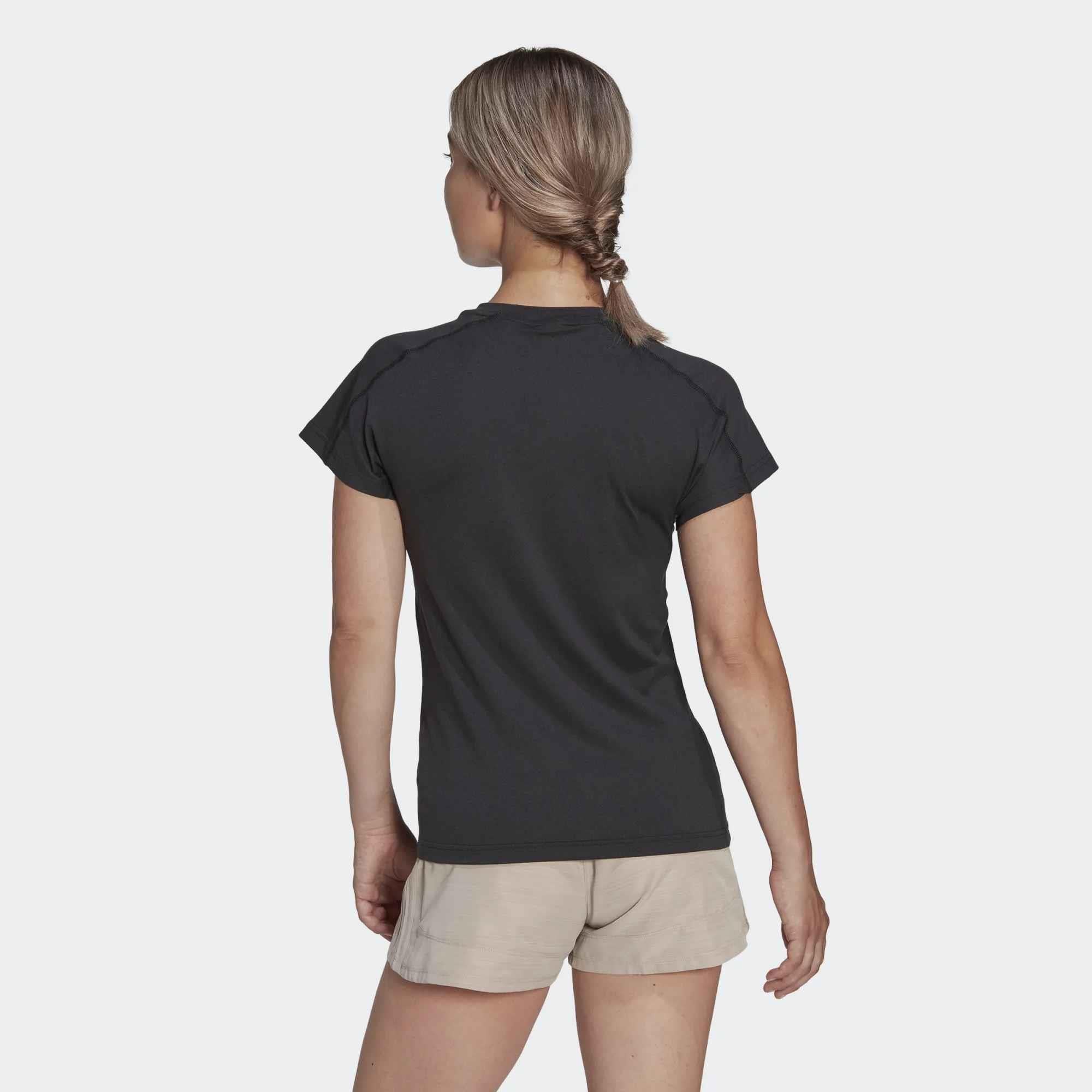 adidas Aeroready Train Essentials Minimal Branding Kadın Tişört