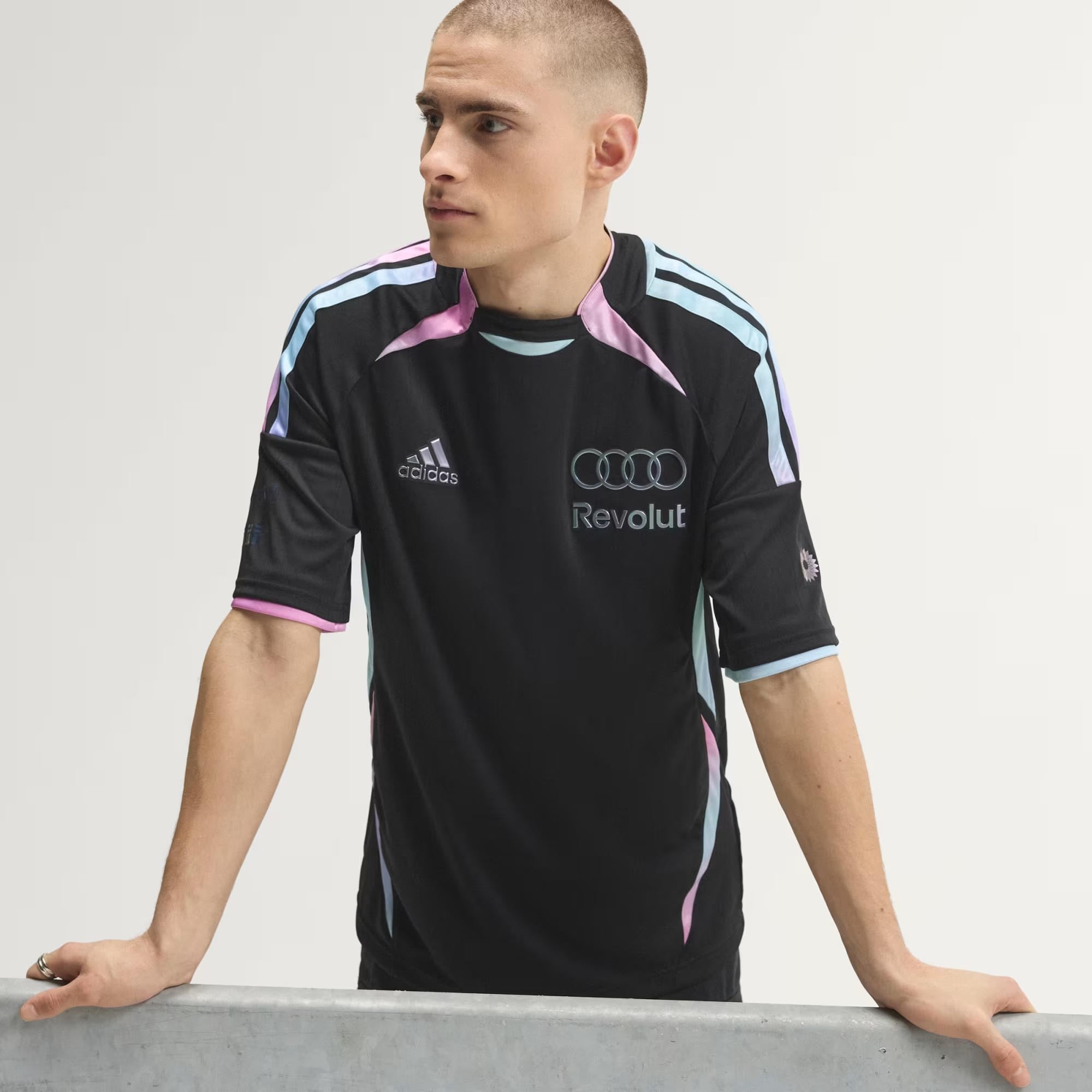 adidas Audi Revolut F1 Team Teamgeist Driver Erkek Forma