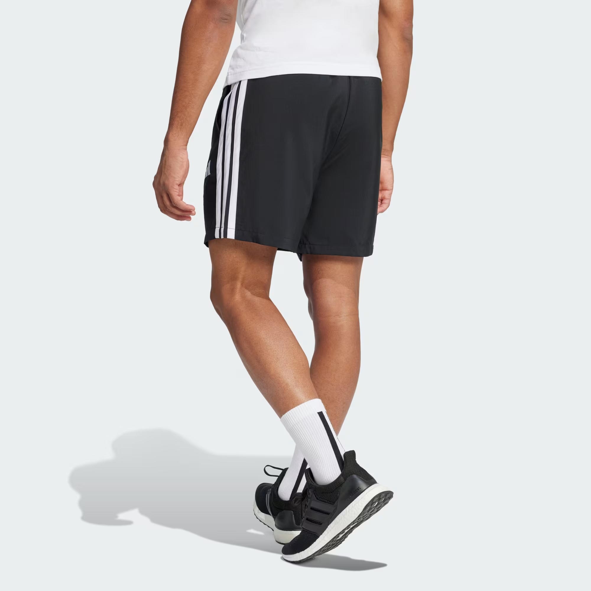 adidas Essential 3-Stripes Chelsea Erkek Şort