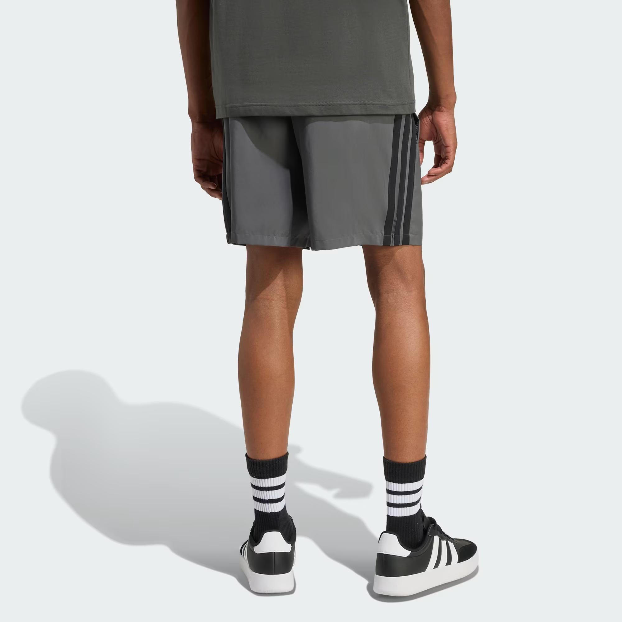 adidas Essentials 3 Stripes Chelsea Erkek Şort